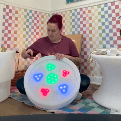We are so lucky to have this Light Tray in studio!